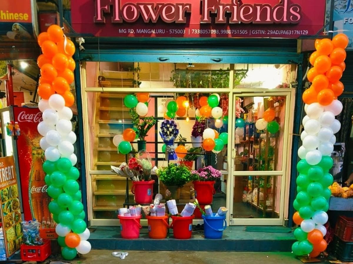 Flower Friends Store in Mangalore – Fresh flowers and bouquets on display